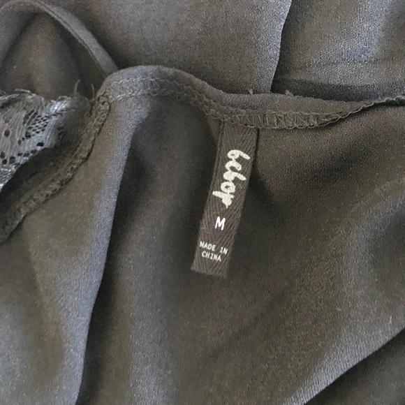 Lace-Trim Split-Sleeve Romper - Picture 8 of 9